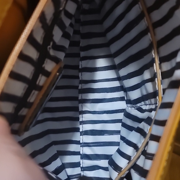 Madison west gold mustard vegan leather crossbody tote bag w coin purse nwot - Picture 4 of 12